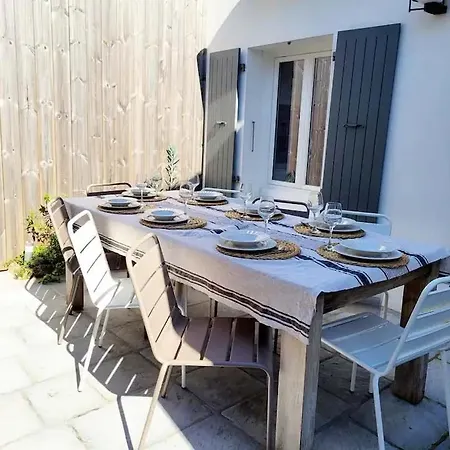 La Maison Du Puits Fleuri بيت للعطل